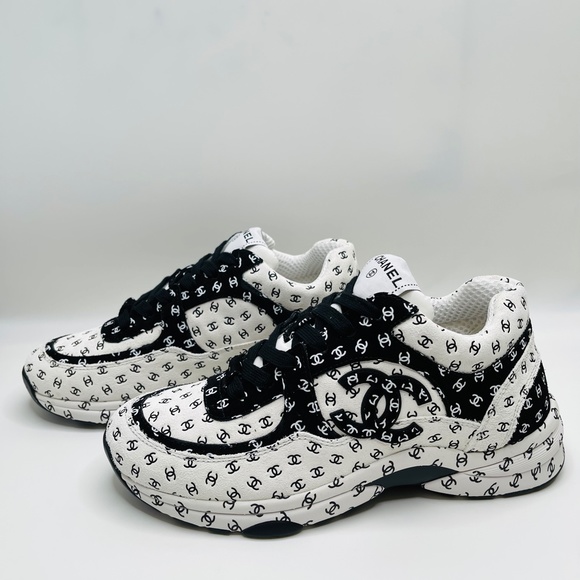 ❌❌SOLD Chanel 22A White Black CC Logos CC Logo Trainers Runners Sneakers - Picture 4 of 14